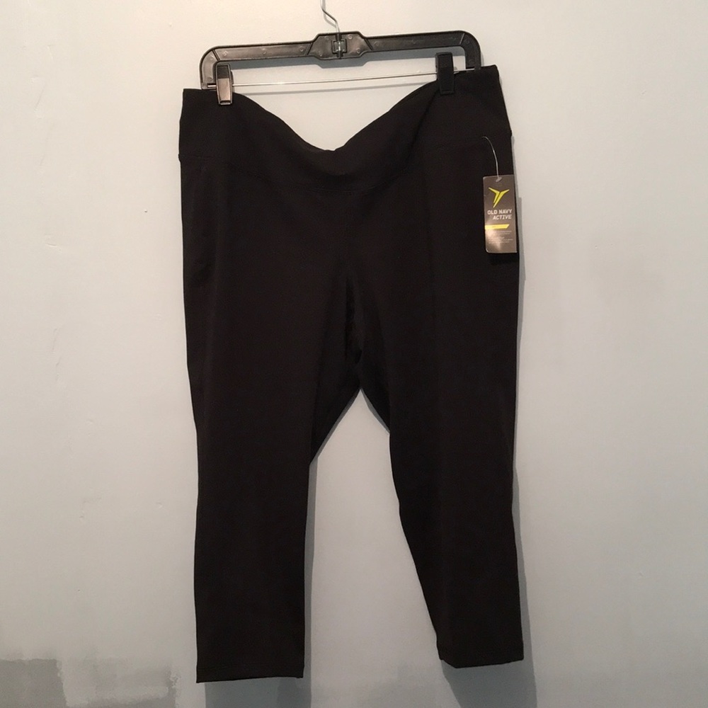 NWT Old Navy Compression Capri